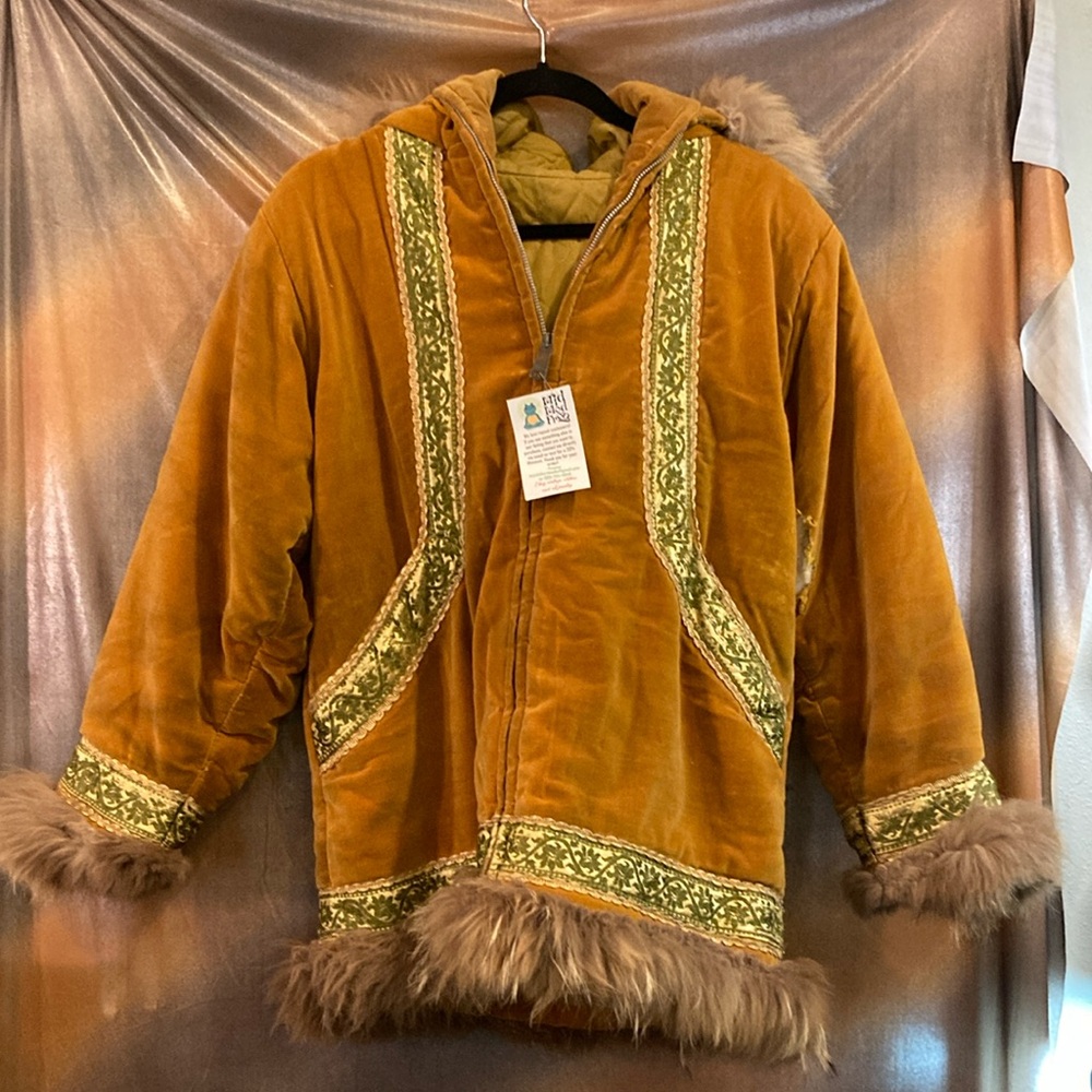 Vintage 1960’s Velvet Fur-Trimmed Jacket‎ Alaskan Yupik (?) size Small. hole b24